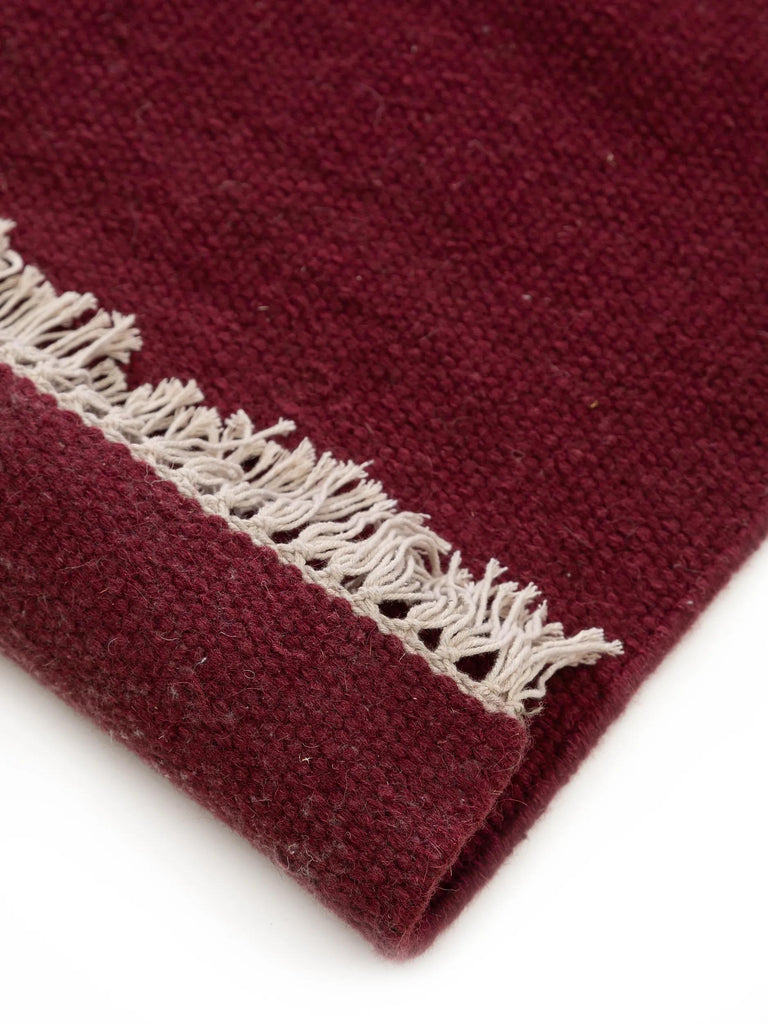 Tapis scandinave uni à franges descente de lit bordeaux en laine 70x200 cm