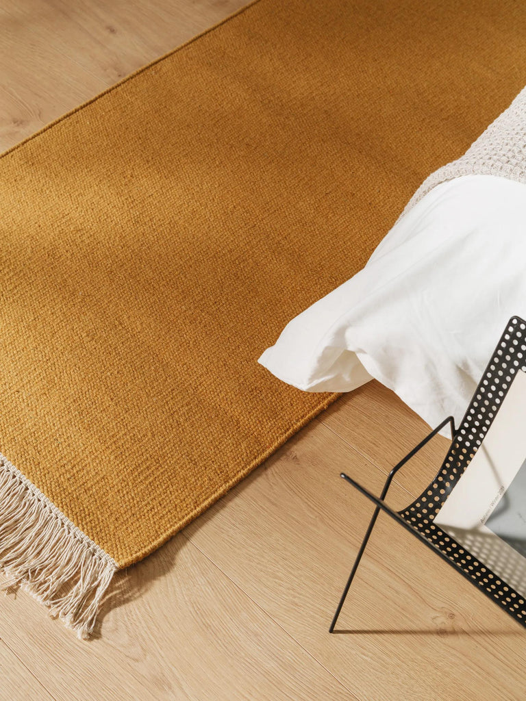 Tapis scandinave uni à franges descente de lit terracotta en laine 80x250 cm