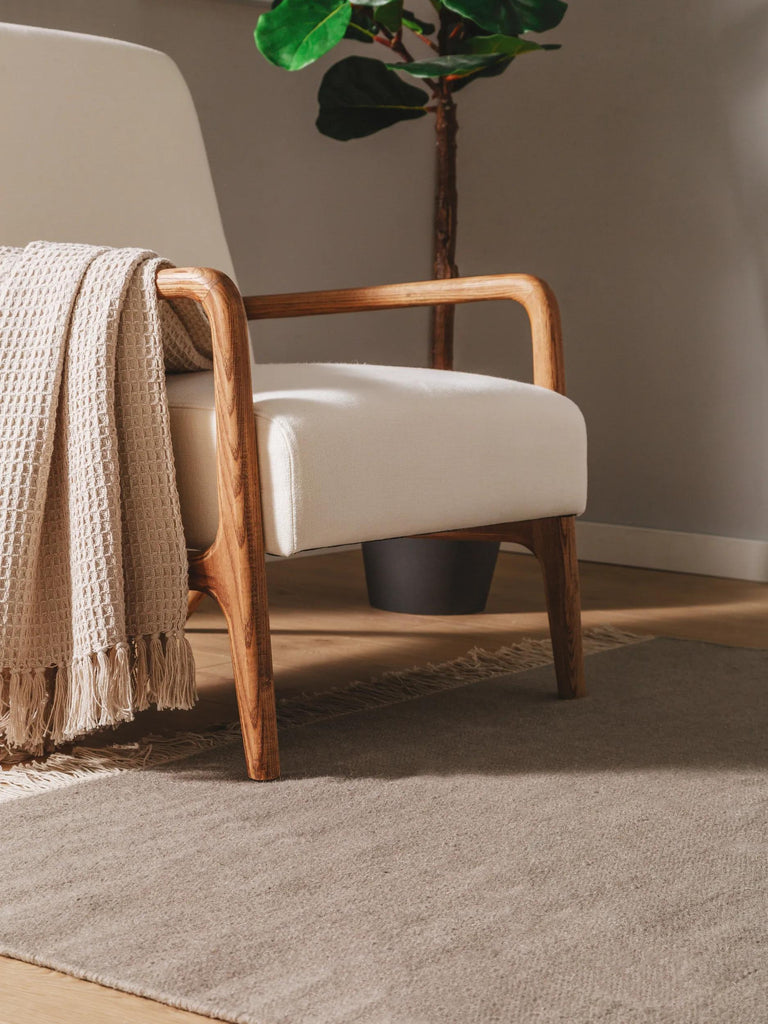 Tapis scandinave uni à franges gris clair en laine 120x170 cm