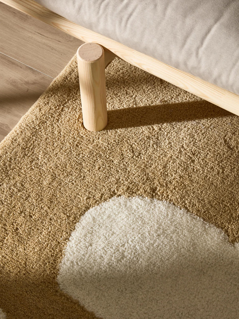 Tapis moderne motif nuage enfant jaune mourtarde et beige en laine 160x230 cm