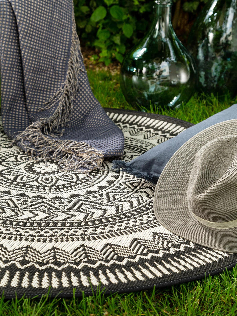 Tapis géométrique motif berbère rond noir et blanc d'intérieur et d'extérieur 120 cm de diamètre