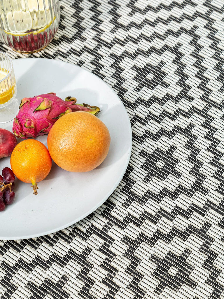 Tapis géométrique motif berbère de couloir noir et blanc d'intérieur et d'extérieur 80x200 cm