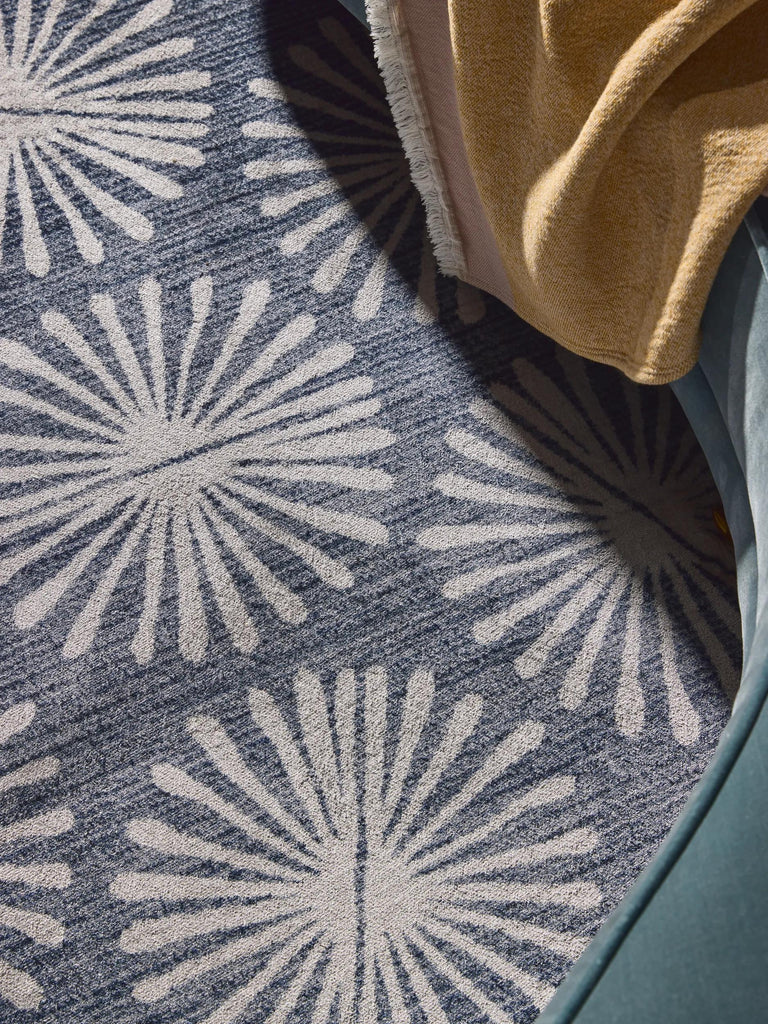 Tapis retro motif à fleurs bleu et blanc 120x170 cm