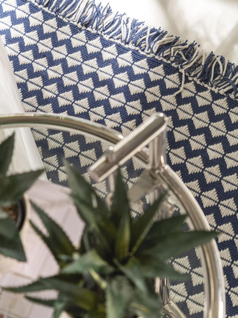 Tapis géométrique à franges bleu marine et blanc 200x300 cm