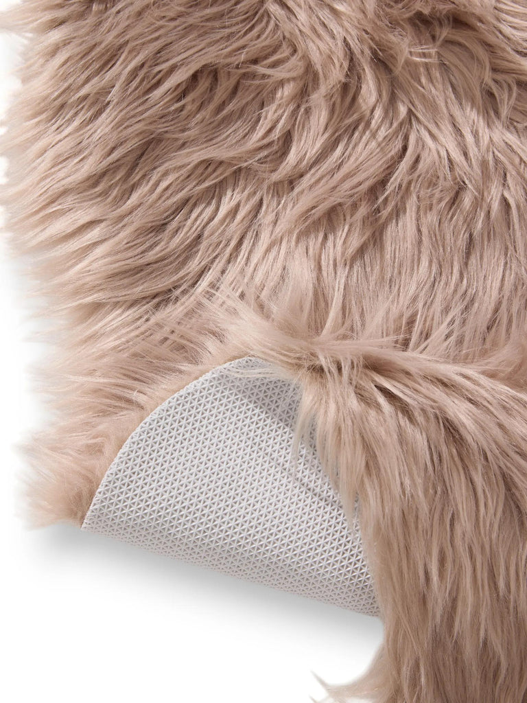 Tapis shaggy forme fausse fourrure descente de lit beige 60x180 cm