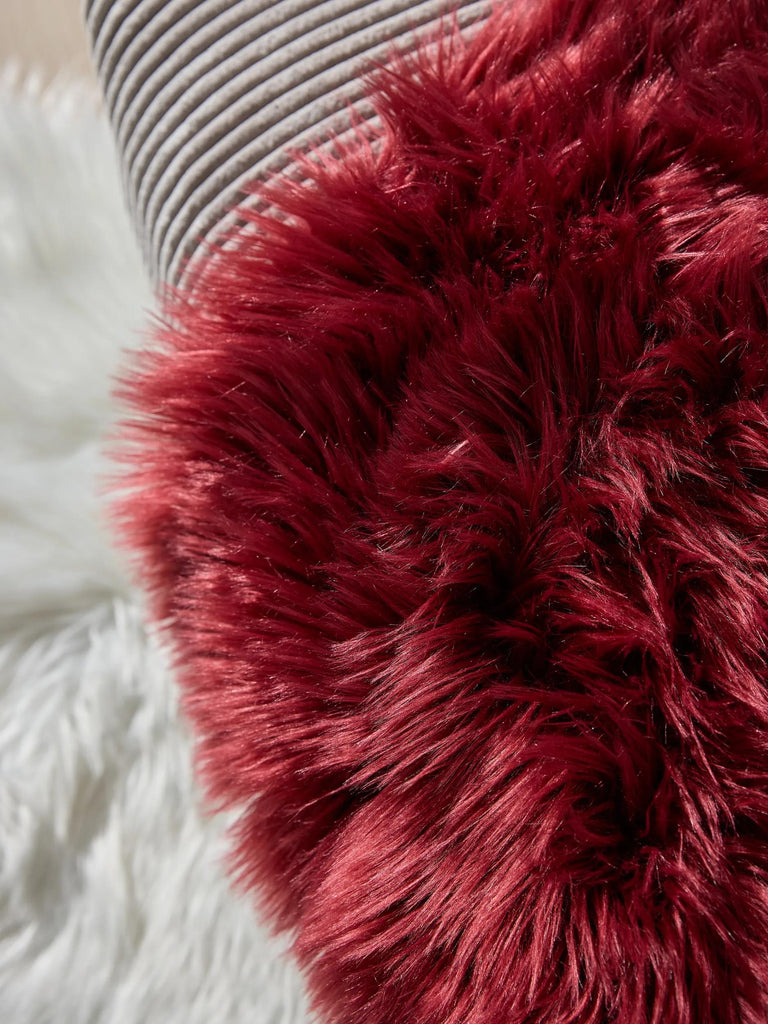 Tapis shaggy forme fausse fourrure bordeaux 60x90 cm