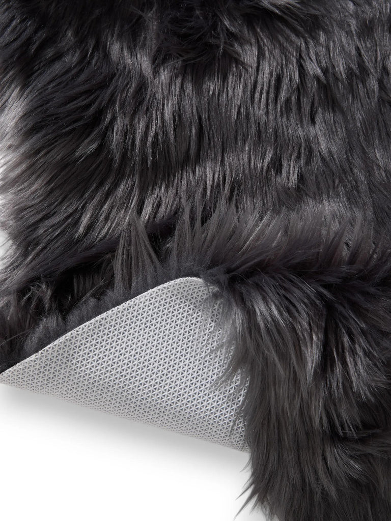 Tapis shaggy forme fausse fourrure descente de lit noir charbon 60x180 cm