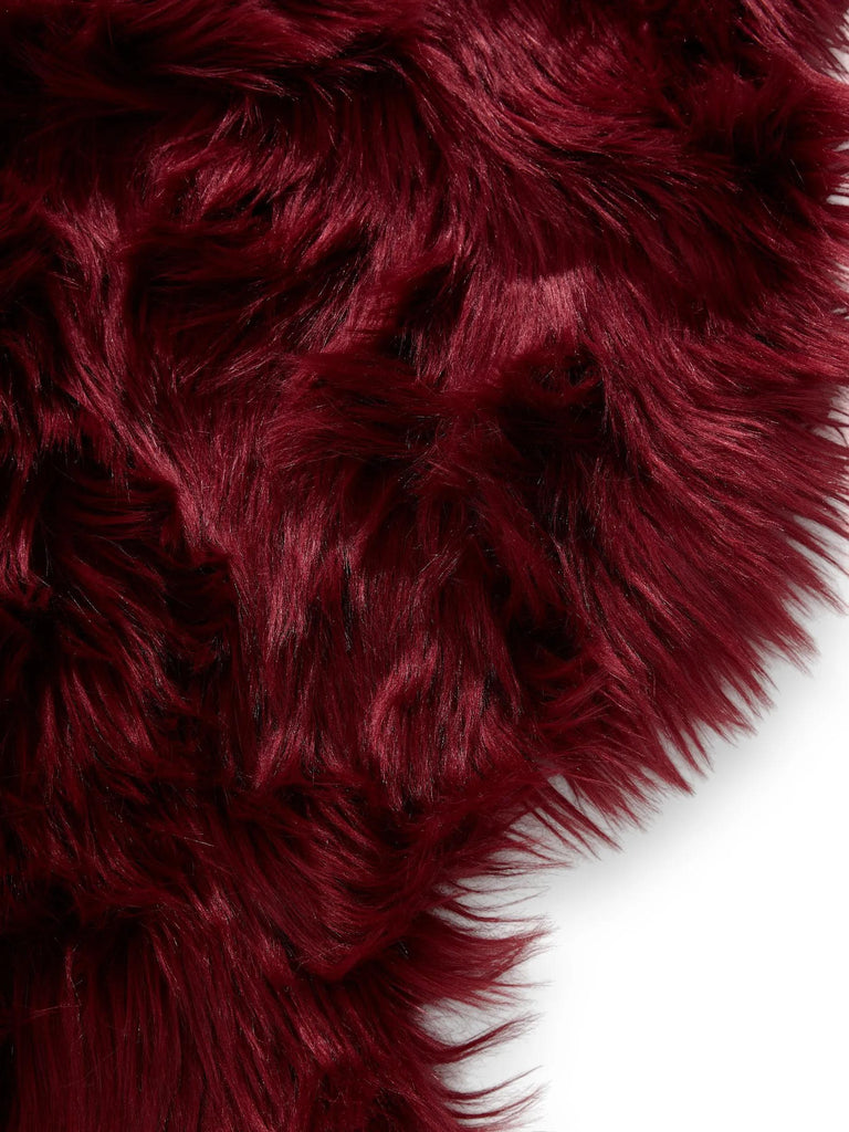 Tapis shaggy forme fausse fourrure descente de lit bordeaux 60x180 cm
