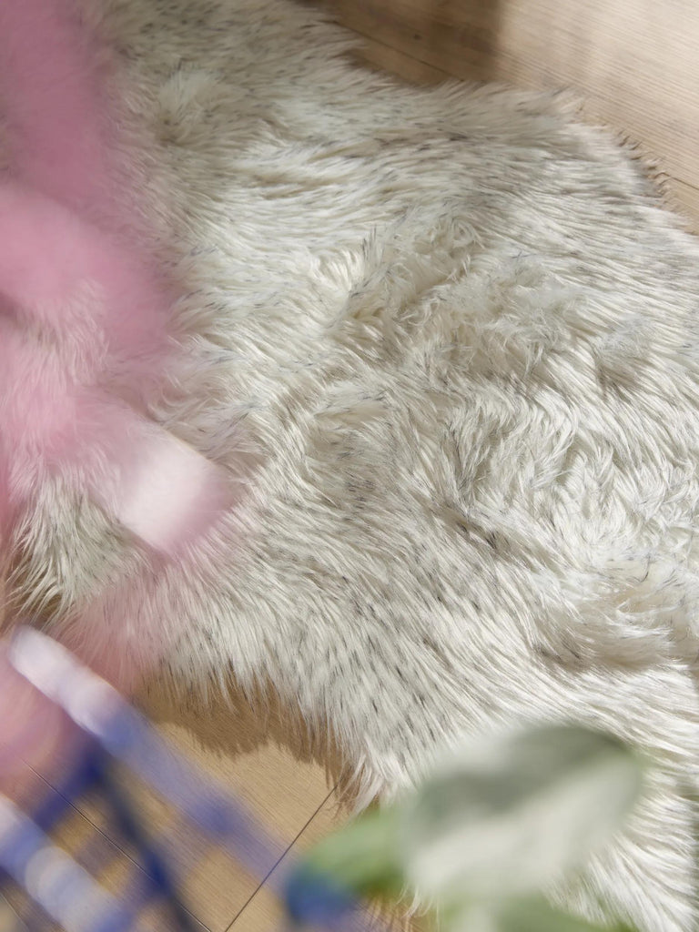 Tapis shaggy forme fausse fourrure descente de lit noir et blanc 60x180 cm