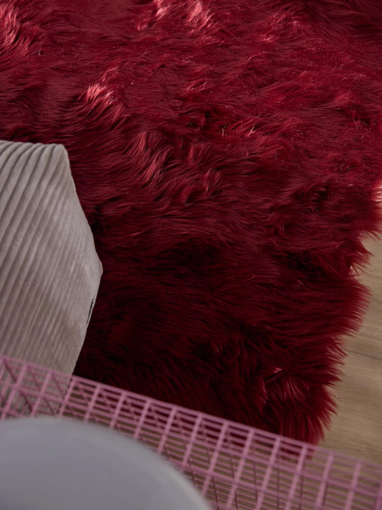 Tapis shaggy effet fourrure bordeaux 80x150 cm