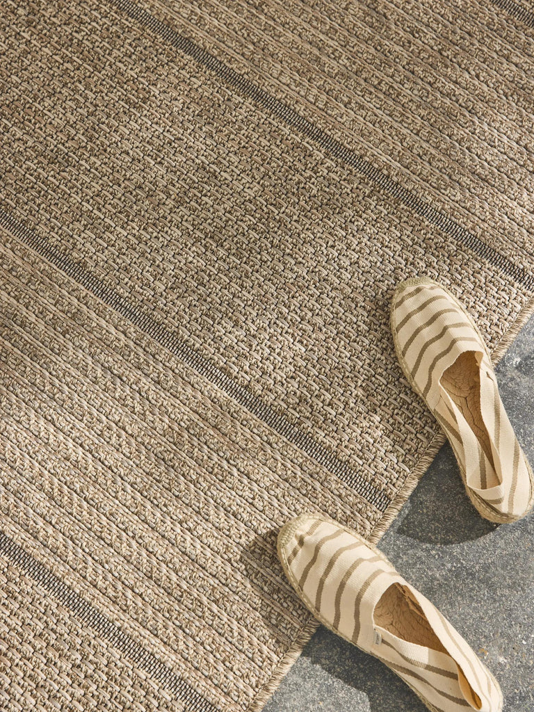 Tapis scandinave motif à bandes marron naturel d'intérieur et d'extérieur 140x200 cm