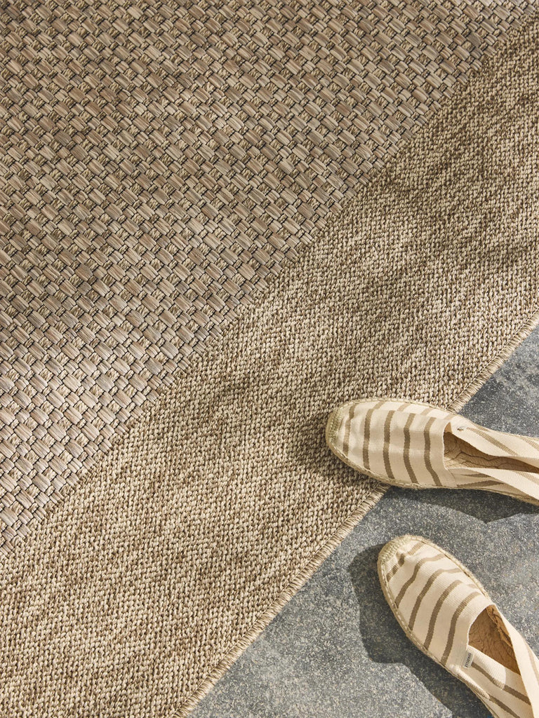 Tapis scandinave marron clair d'intérieur et d'extérieur 140x200 cm