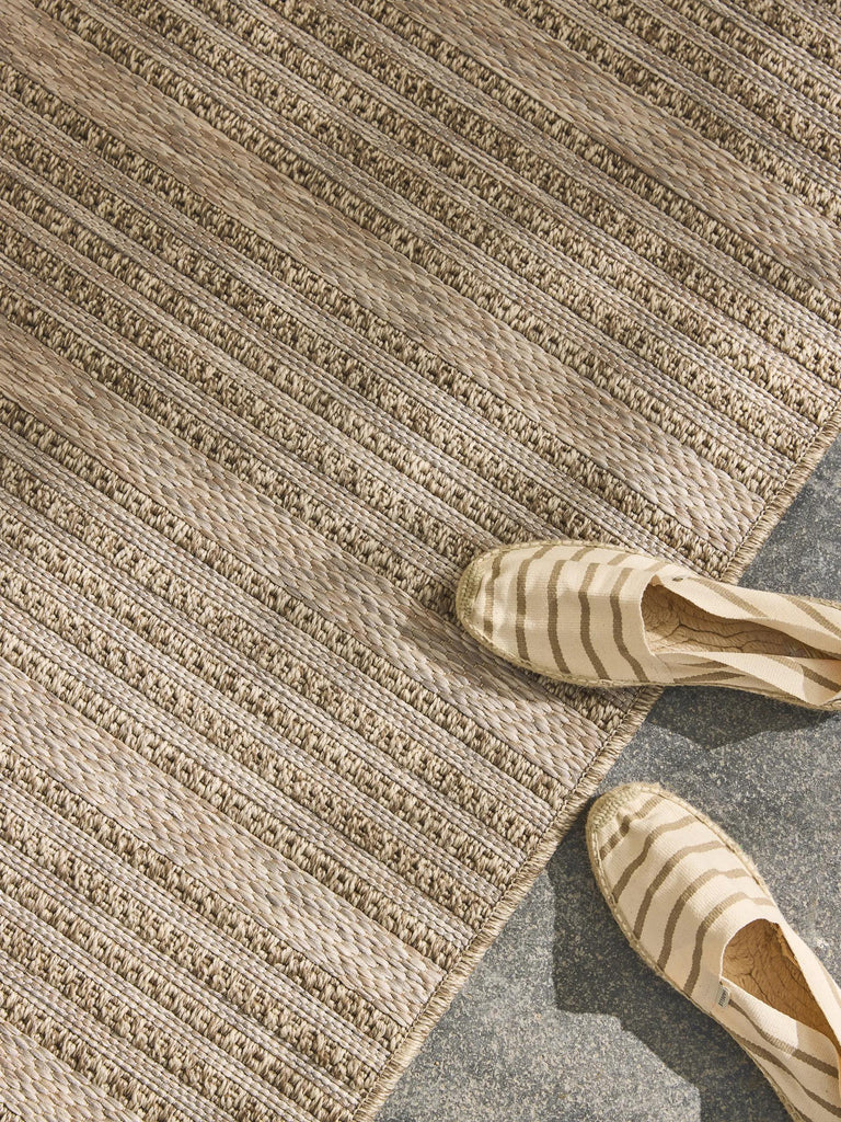 Tapis scandinave rayé beige d'intérieur et d'extérieur 140x200 cm