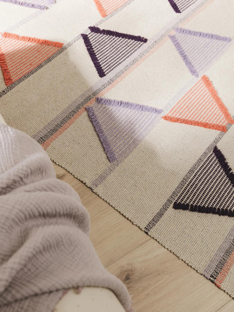 Tapis géométrique motif triangle enfant violet 120x170 cm