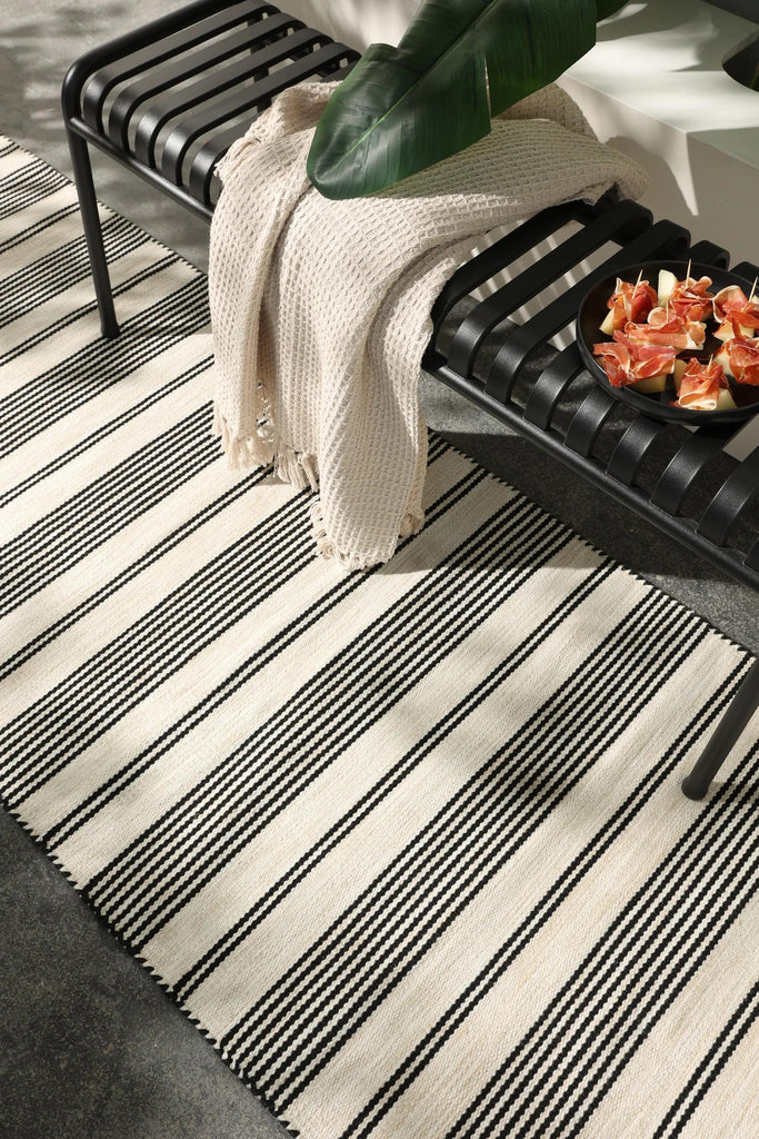 Tapis scandinave motif rayé de couloir beige et noir d'intérieur et d'extérieur 70x200 cm