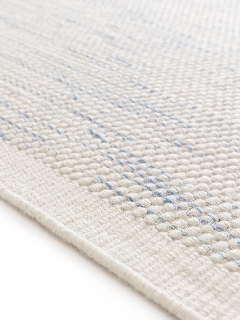 Tapis scandinave tressé enfant blanc et bleu en laine 200x300 cm