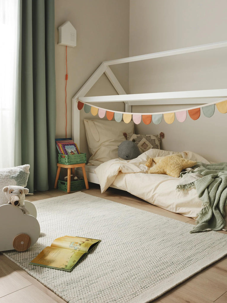 Tapis scandinave tressé enfant crème et gris en laine 160x230 cm