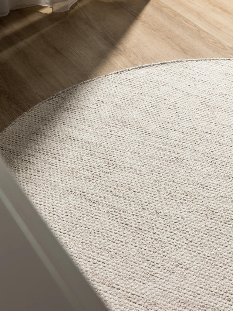 Tapis scandinave tressé en cercle rond crème en coton 240 cm de diamètre