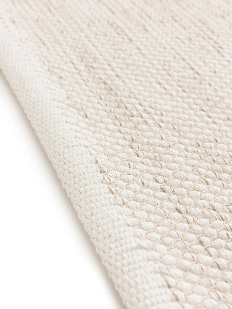 Tapis scandinave tressé en cercle crème en coton 140x200 cm