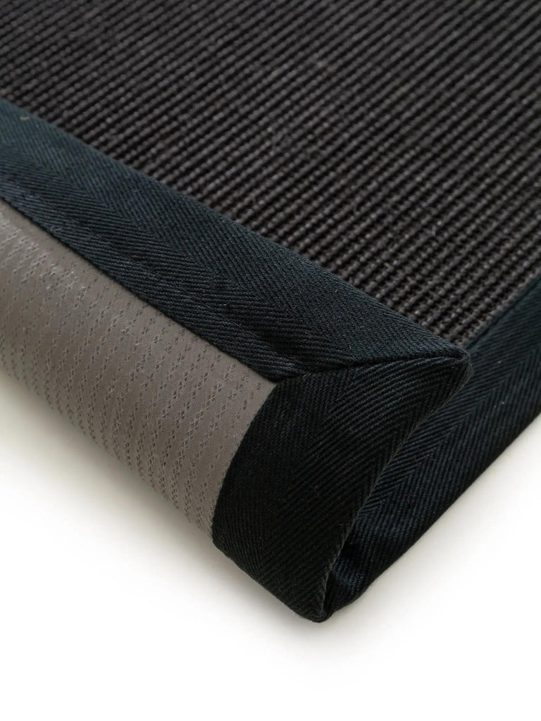 Paillasson scandinave noir en sisal 40x60 cm