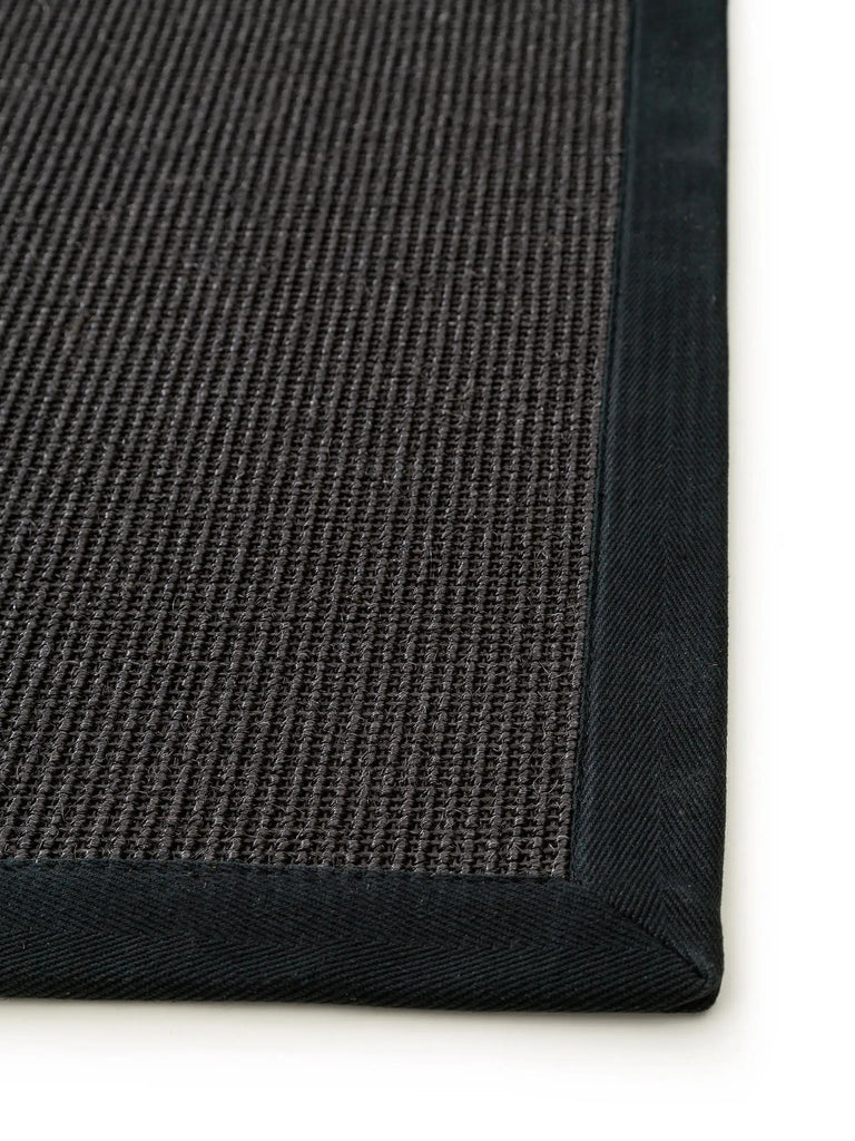 Paillasson scandinave noir en sisal 40x60 cm