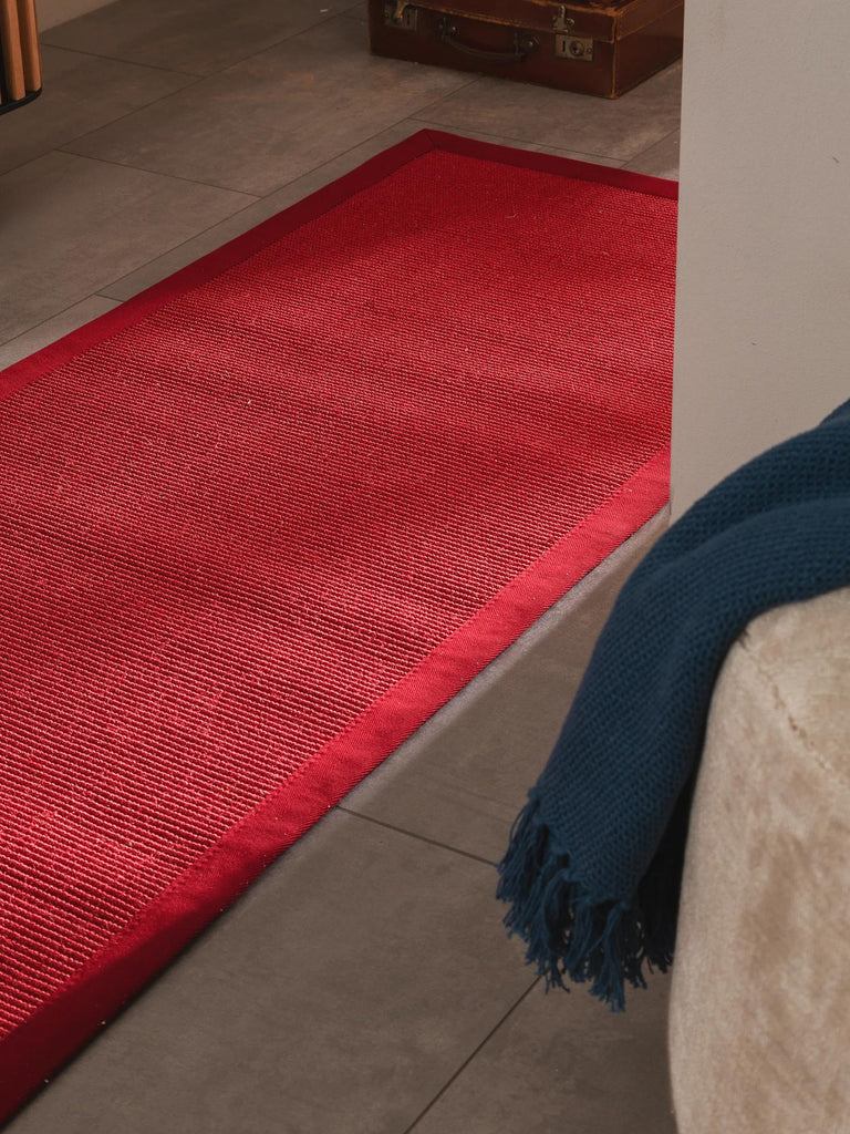Tapis scandinave de couloir rouge en sisal 70x240 cm