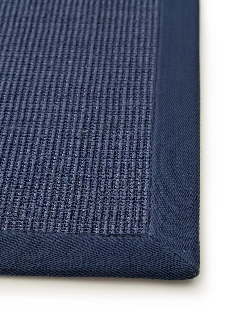Paillasson scandinave bleu foncé en sisal 40x60 cm