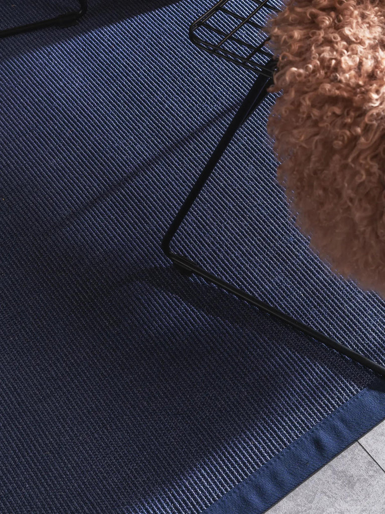 Tapis scandinave bleu foncé en sisal 80x150 cm