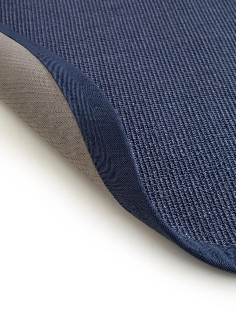 Tapis scandinave rond bleu foncé en sisal 200 cm de diamètre