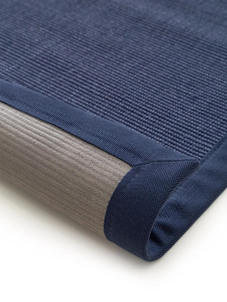 Tapis scandinave carré bleu foncé en sisal 150x150 cm