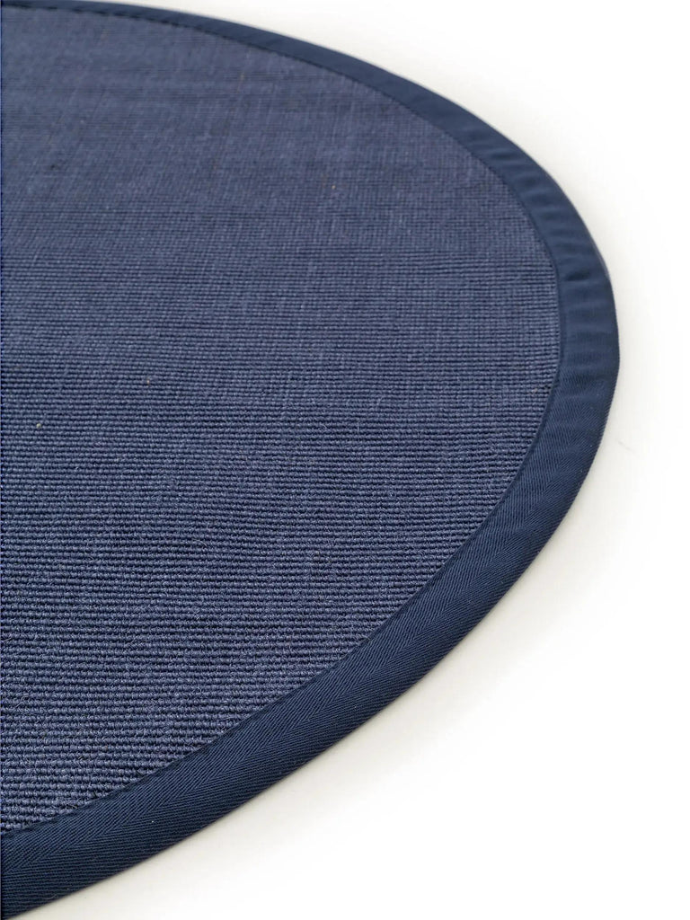 Tapis scandinave rond bleu foncé en sisal 200 cm de diamètre