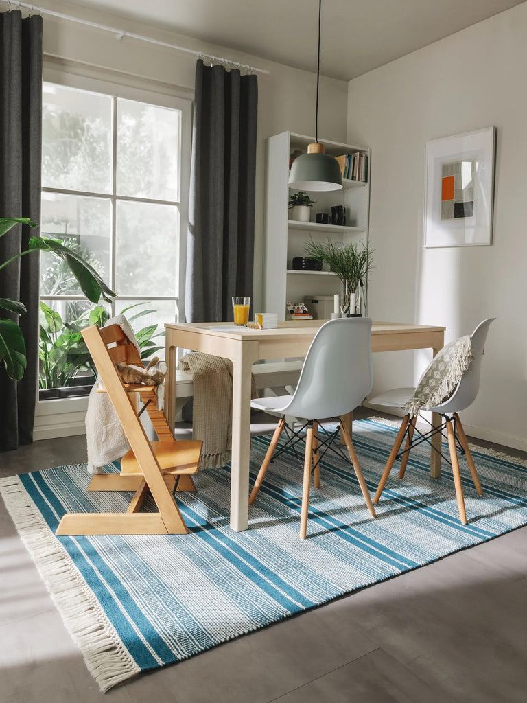 Tapis ethnique rayé à franges bleu et blanc d'intérieur et d'extérieur 120x170 cm