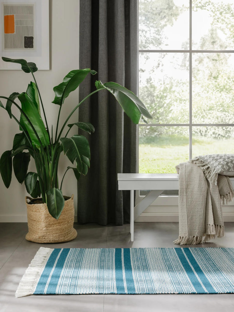 Tapis ethnique rayé à franges de couloir bleu et blanc d'intérieur et d'extérieur 80x250 cm