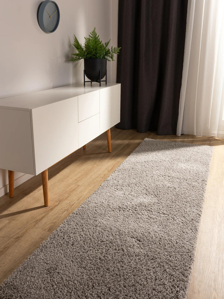 Tapis moderne uni poils longs frisés descente de lit gris lavable 80x250 cm