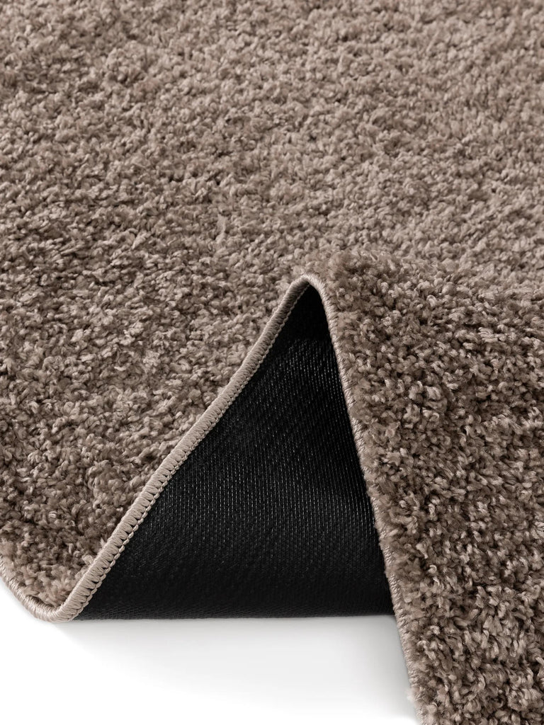 Tapis moderne uni poils longs frisés descente de lit taupe lavable 70x200 cm