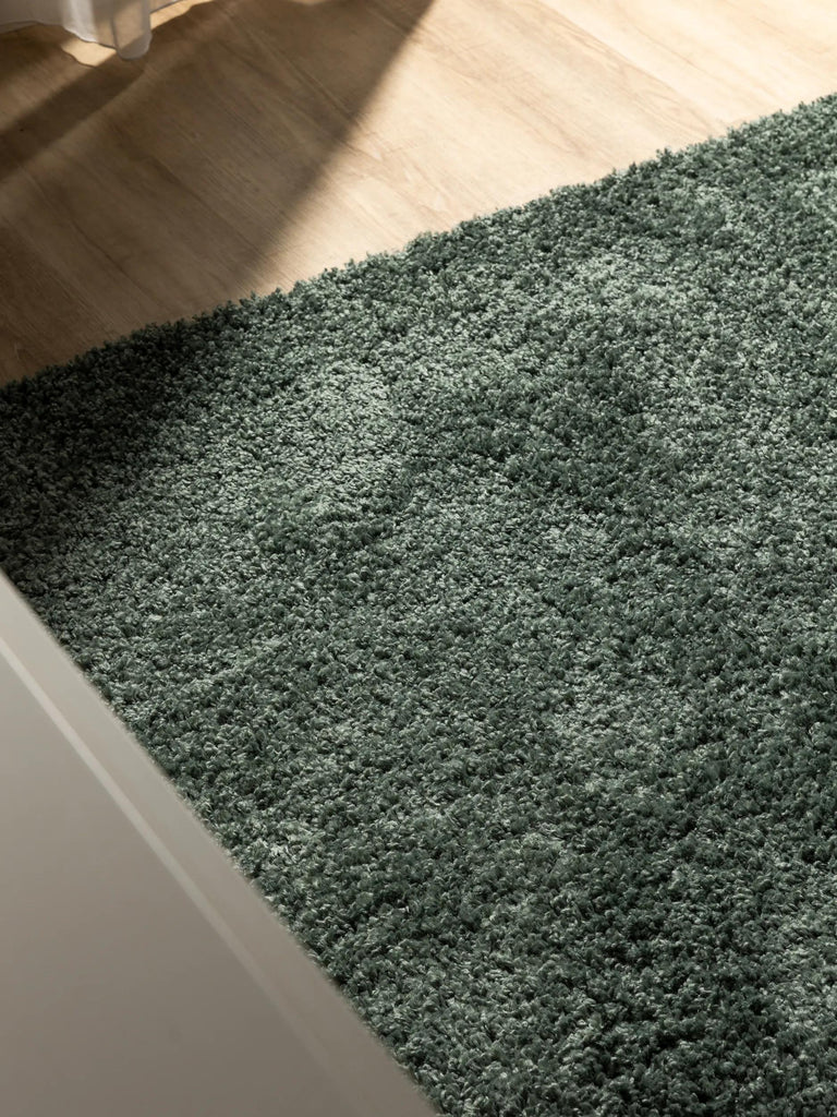 Tapis moderne uni poils longs frisés carré vert lavable 160x160 cm