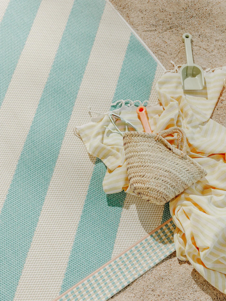 Tapis géométrique rayé bleu et crème d'intérieur et d'extérieur 160x230 cm