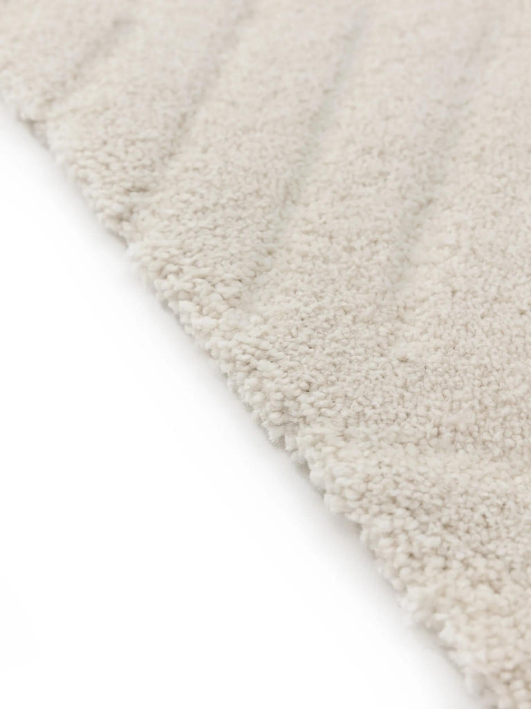 Tapis géométrique motif triangle crème 160x230 cm