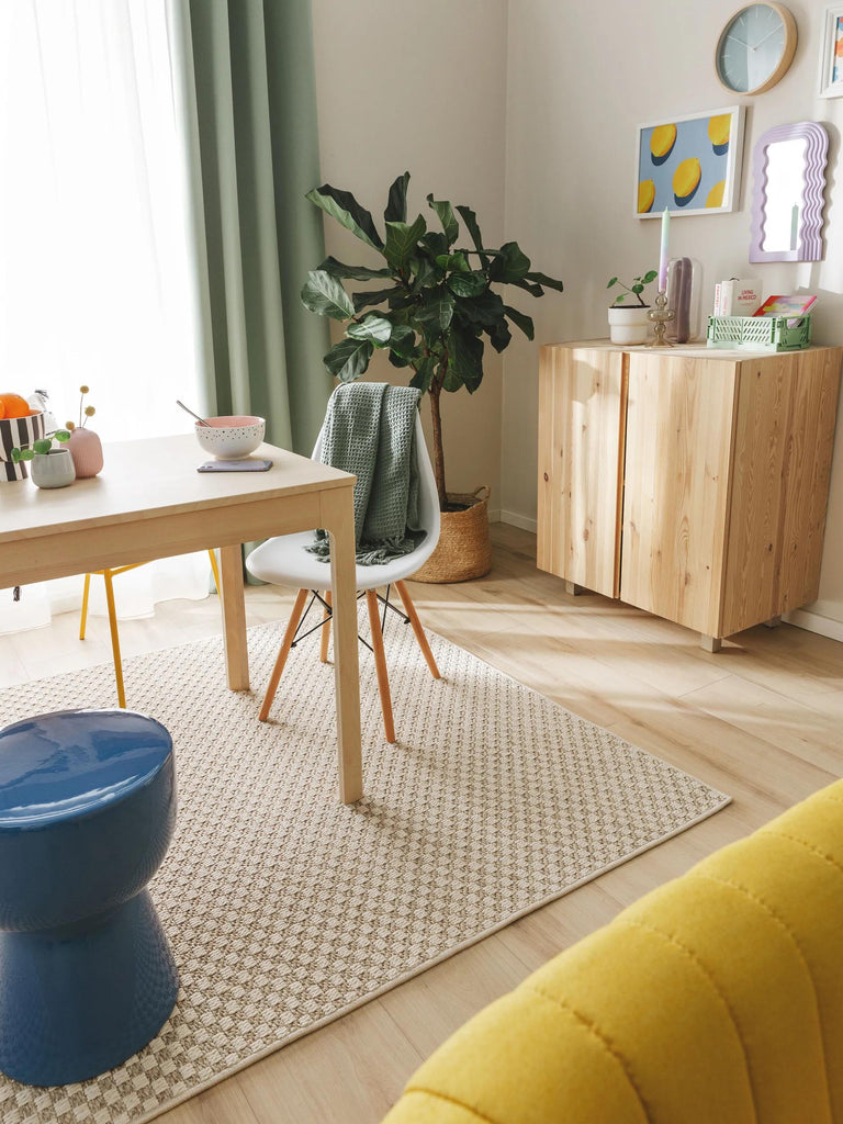 Tapis géométrique tressé à carreaux crème et gris d'intérieur et d'extérieur 115x170 cm