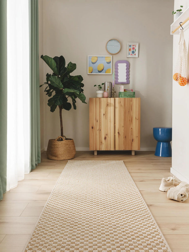 Tapis géométrique tressé à carreaux de couloir crème et beige d'intérieur et d'extérieur 77x240 cm