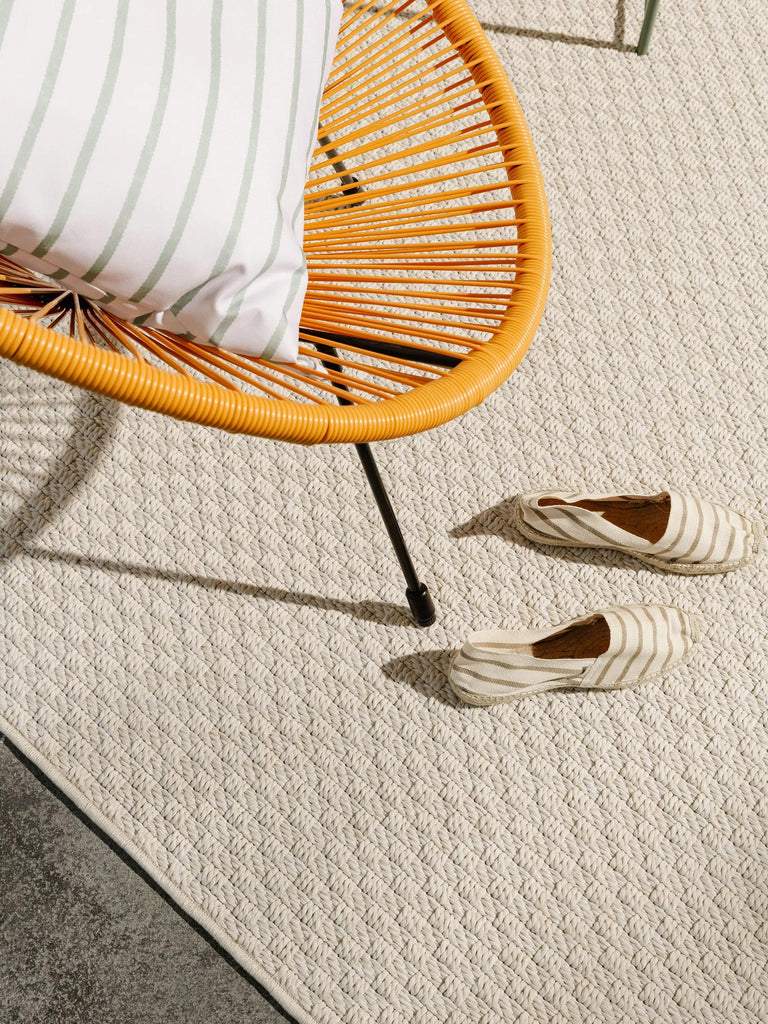 Tapis géométrique tressé à carreaux crème d'intérieur et d'extérieur 77x150 cm
