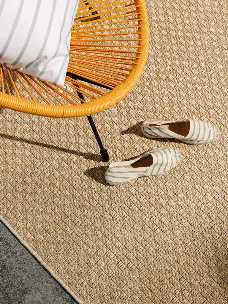 Tapis géométrique tressé à carreaux beige d'intérieur et d'extérieur 77x150 cm