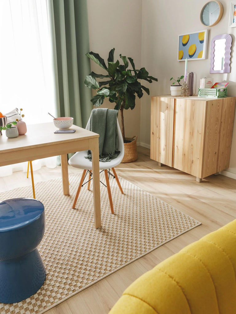 Tapis géométrique tressé à carreaux crème et beige d'intérieur et d'extérieur 192x290 cm