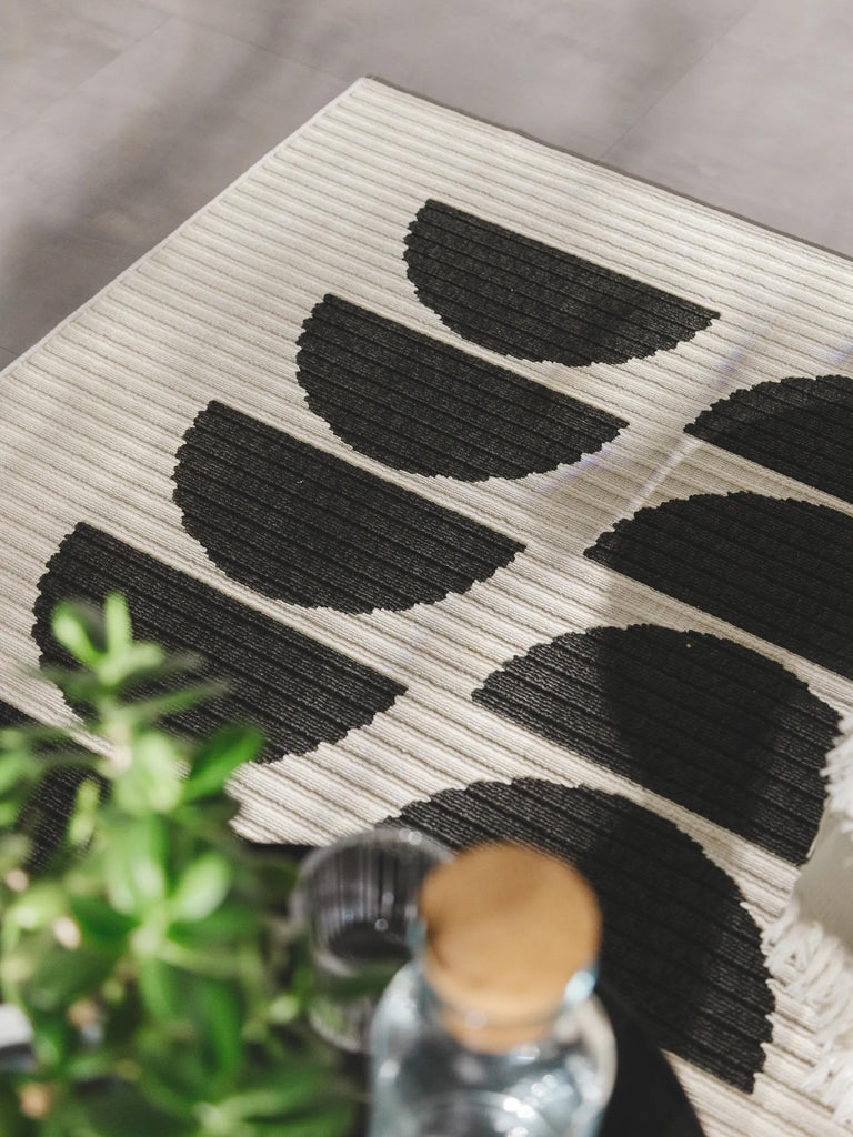 Tapis contemporain motif géométrique noir et blanc d'intérieur et d'extérieur 160x230 cm