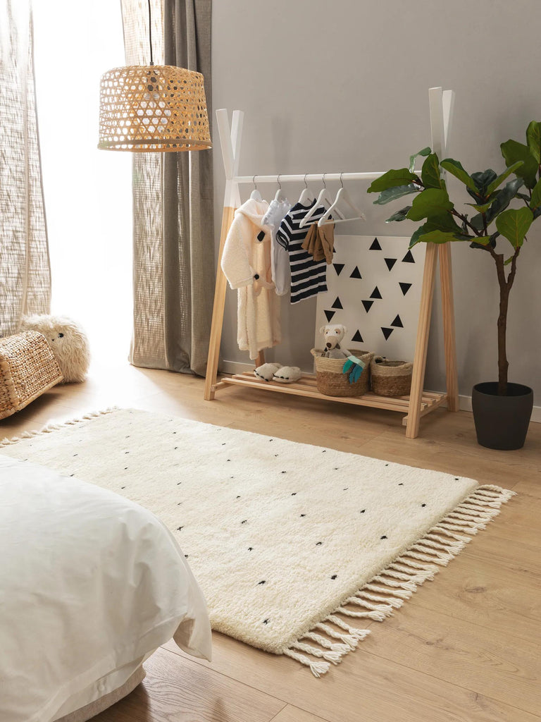 Tapis scandinave motif à pois enfant crème en laine 160x230 cm