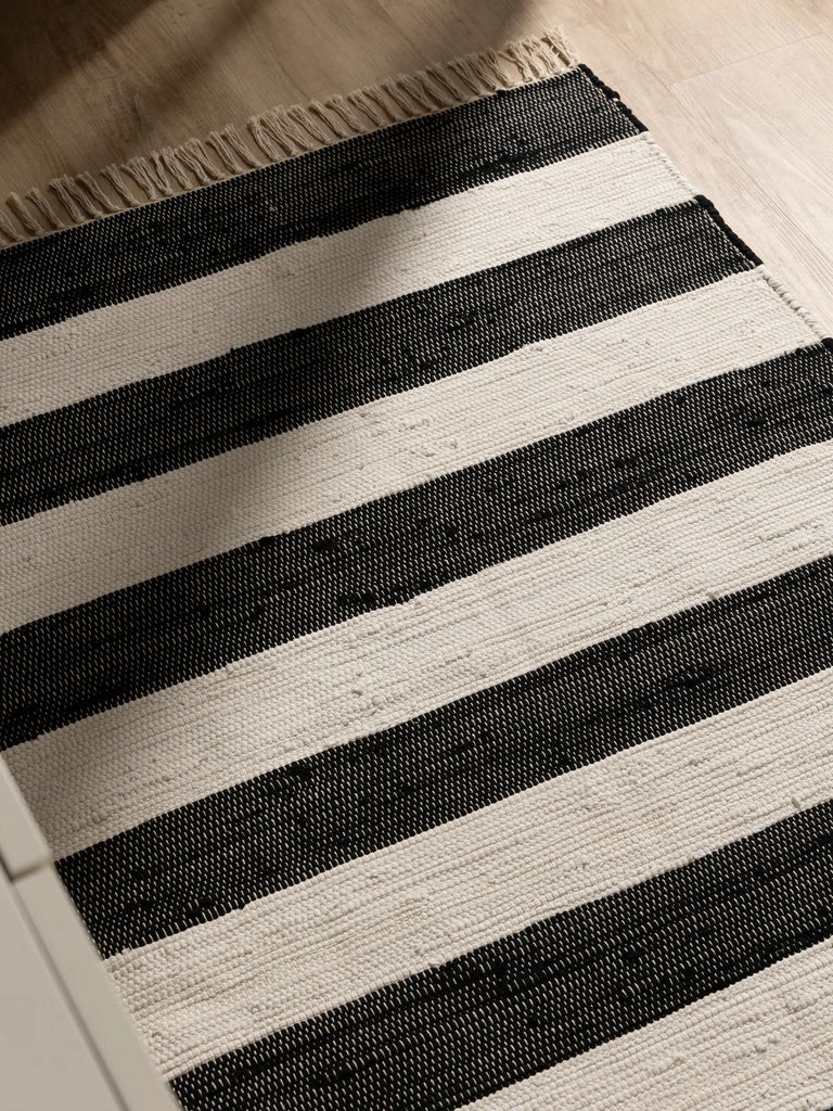 Tapis géométrique rayé à franges de couloir noir et blanc en coton 70x200 cm