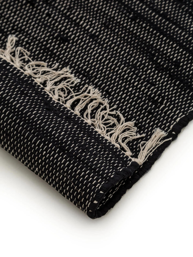 Tapis scandinave à franges noir en coton 200x300 cm