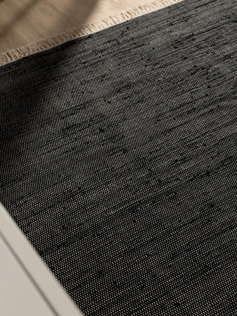 Tapis scandinave à franges noir en coton 80x150 cm