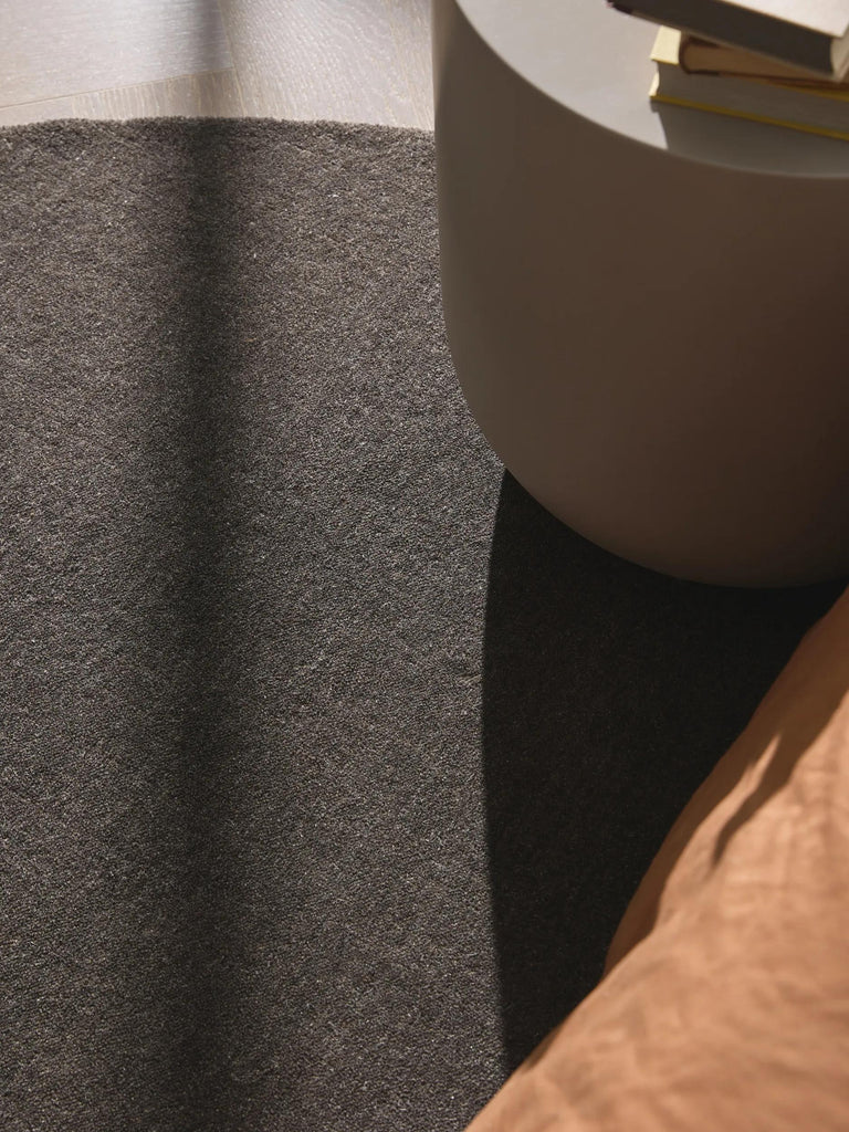 Tapis scandinave uni rond marron foncé en laine 160 cm de diamètre