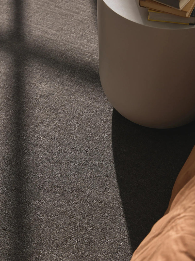 Tapis scandinave uni marron foncé en laine 160x230 cm